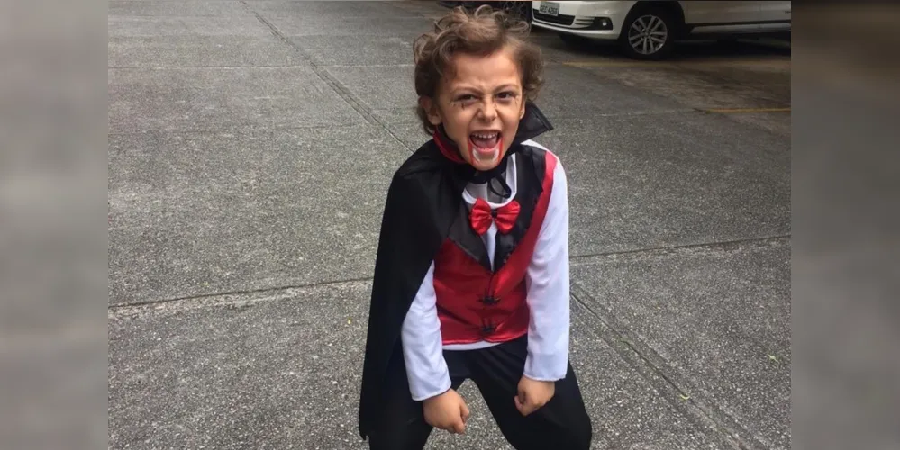 Lorenzo Ionta, filho de Viviane Nascimento, fantasiado para curtir o halloween!