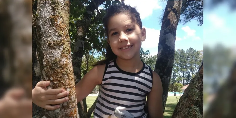 Rafaella Catharina Costa Pinto, de 7 anos, filha de Marcus Aurélio Costa Pinto e Ariaene Mara Hornes Dambros posa sorridente para os papais!