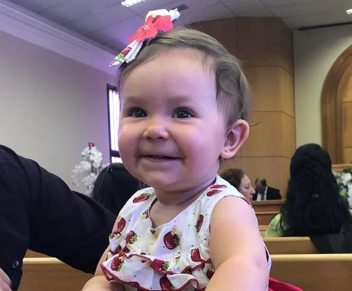 Cecília Wojtowicz Bauer, esbanja alegria aos pais Bruno Donalvan Bauer e Eduarda Yulle Wojtowicz Bauer