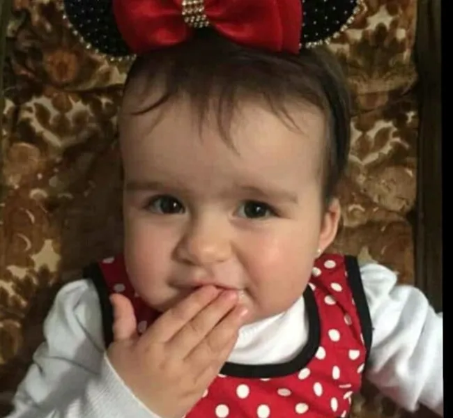 Laura Oliveria Morais manda beijo para seus pais, Rúbia Alexandra Oliveira Morais Carlos Morais Neto