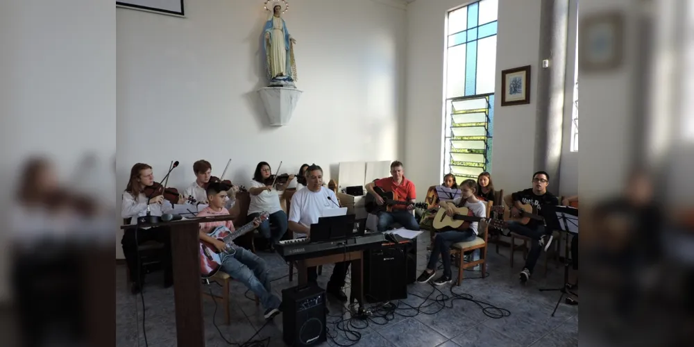 Os alunos receberam seus certificados no último sábado