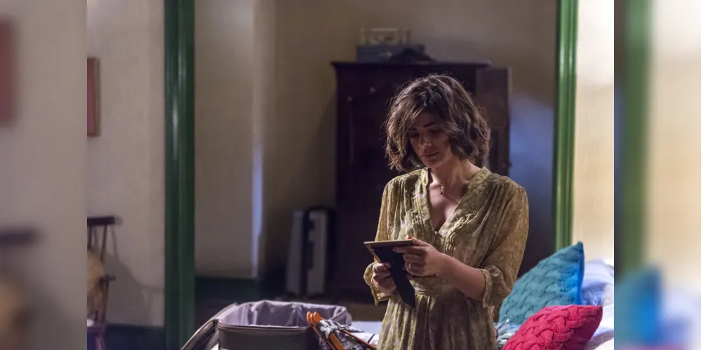 A propósito de ‘O Sétimo Guardião’, certamente os autores estão escondendo ‘alguma bomba’ em relação à personagem de Vanessa Giácomo. É uma das melhores atrizes da Globo e merece papéis sempre à altura. Como a novela está apenas no começo, resta saber o que o Aguinaldo reserva para a personagem, porque até agora ela ficou escondida.