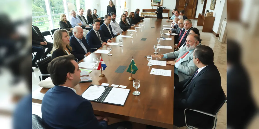 Governador Carlos Massa Ratinho Júnior recebe comitiva do Governo do Paraguai  -  Curitiba, 14/02/2019  -  Foto: Rodrigo Félix Leal/ANPr