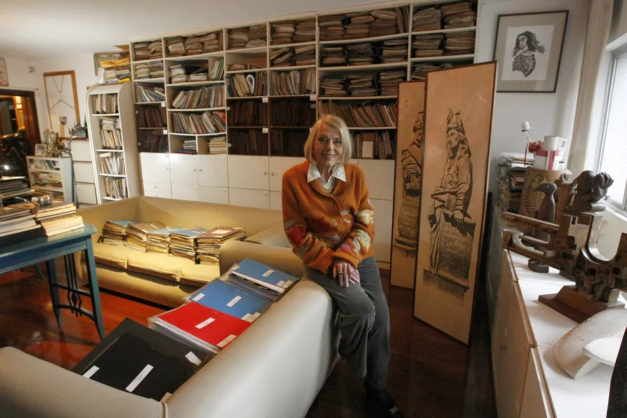 Adalice Araújo (1931-2012) é considerada o principal nome na análise da arte paranaense