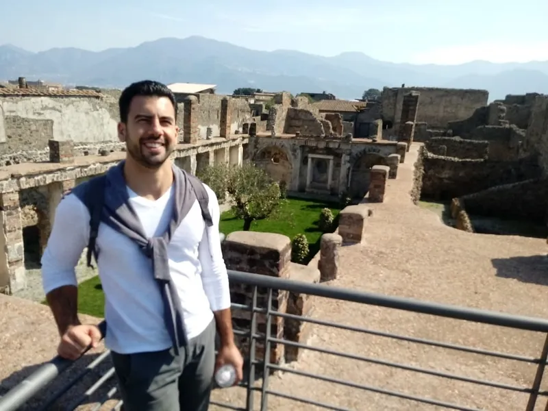 CELEBRAÇÃO - Alan Cassius Formolo foi muito cumprimentado pela passagem de seu aniversário no último sábado (13). Alan é diretor na escola Nova Acrópole e foi surpreendido por um jantar realizado pelos funcionários para celebrar a troca de idade. Da coluna RC as felicidades infinitas.
