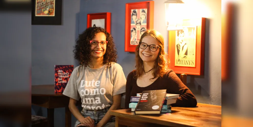 Conteúdo
O site tem como objetivo divulgar resenhas literárias e entrevistas produzidas pelas jornalistas Ana Istschuk e Luana Carolina Nascimento, sobre grandes obras e escritores que as inspiraram. As meninas são de Ponta Grossa e pretendem trazer uma mídia especializada no assunto para a população da cidade.