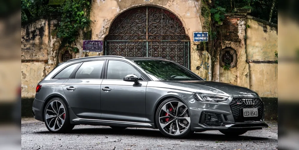 Modelo que acelera de 0 a 100 km/h em 4,1 segundos é vendido por R$ 546,9 mil