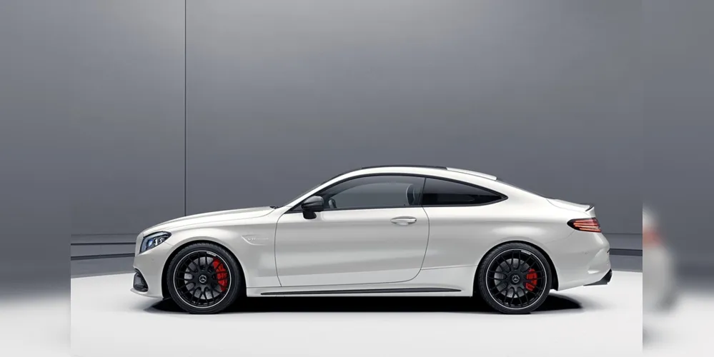 Carro tem tecnologia de escapamento com flap para variação do som do motor