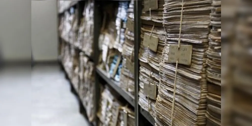 Instituição guarda livros de chamada, documentos de matrícula e diários de classe, desde 1959