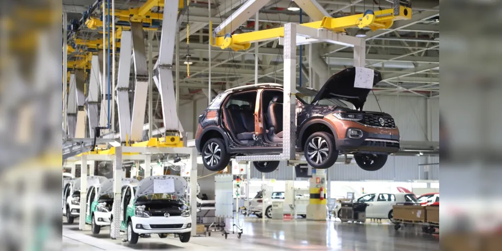 Produção de automóveis foi destaque no mês