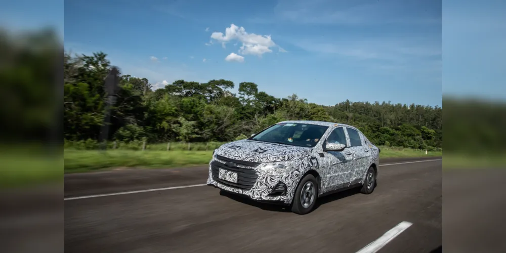 Novo sedã em desenvolvimento no Campo de Provas da GM no Brasil