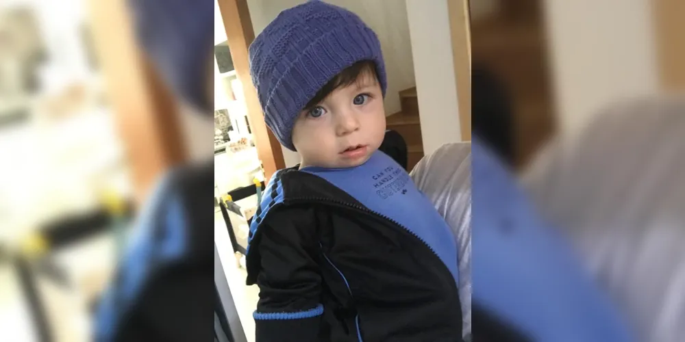 Leopoldo Sato Suarez, com 10 meses, enfeitando nossa página. É filho de Karine e Leopoldo Suarez Filho. 