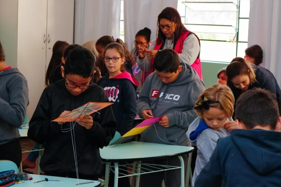 Ao final, eles divertiram-se empinando pipas no Parque Linear Reinhard Maack