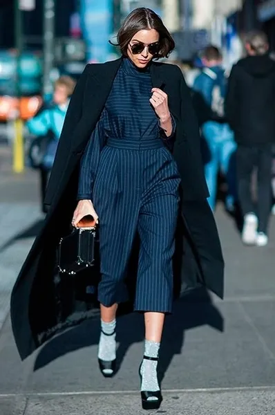 Look invernal resgata estilo noventista