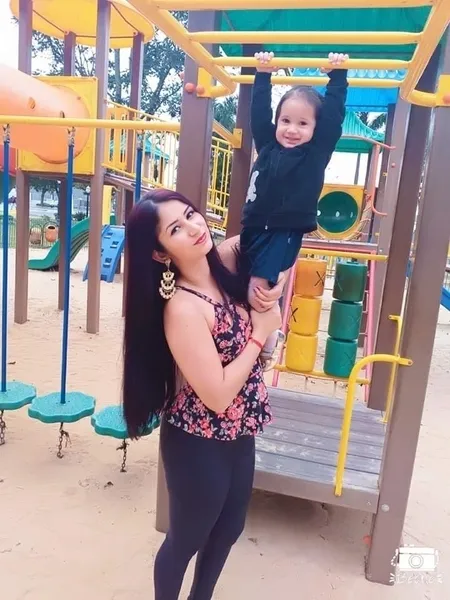 Neste Flash, a pequena Helena Sophia Schimaneski aparece brincando com sua mãe Sabrina Costa.