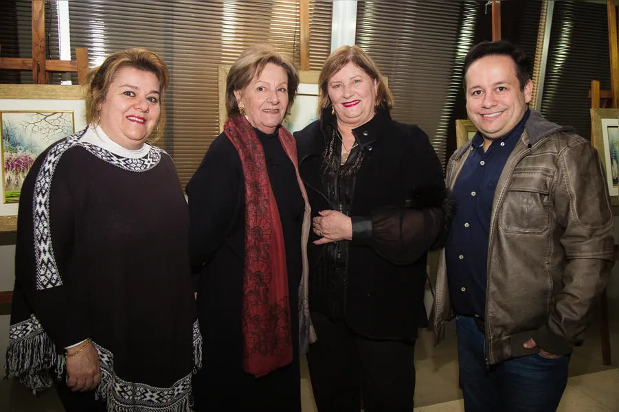 Luciane Cury, Teresa Elisabete Justus Cury, Waltraud Sekula e este colunista
