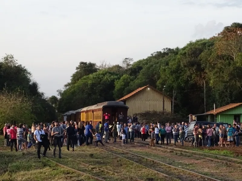 Passeio dura cerca de 2h e contempla as principais paisagens da região princesina