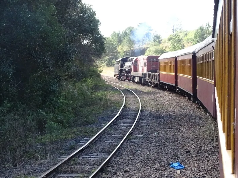 Passeio dura cerca de 2h e contempla as principais paisagens da região princesina