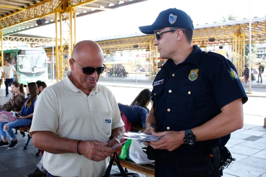 GM promove blitz educativa no centro de PG