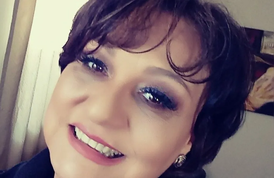 A artista plástica Solange Leminski será muito cumprimentada nesta sexta-feira (13) pela passagem de seu aniversário. Da coluna RC os votos de realizações.