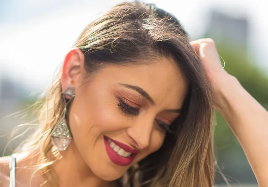 A competente profissional da odontologia Danielle Andrade Hasselmann será muito cumprimentada pela passagem de seu aniversário no domingo (22). Da coluna RC os votos de realizações.