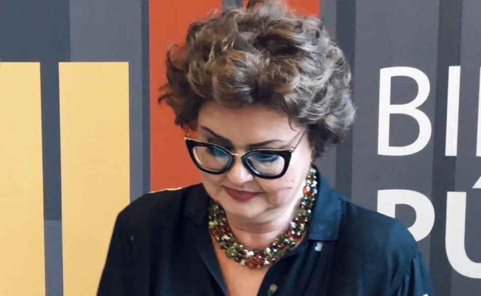  Na última quinta-feira (19), na sala C-203 do Jardim
Universitário UNILA (Foz do Iguaçu - PR), aconteceu a palestra Roteiro Literário de Helena Kolody, ministrada por Luísa Cristina dos Santos Fontes, escritora e docente aposentada da
Universidade Estadual de Ponta Grossa. O evento faz parte do Ciclo de Literatura Latino-Americana Comparada promovido pelo Programa de Pós-Graduação em Literatura Comparada da Universidade Federal da Integração Latino-Americana –
PPGLC /UNILA, com direito a certificação, sem necessidade de inscrição prévia.