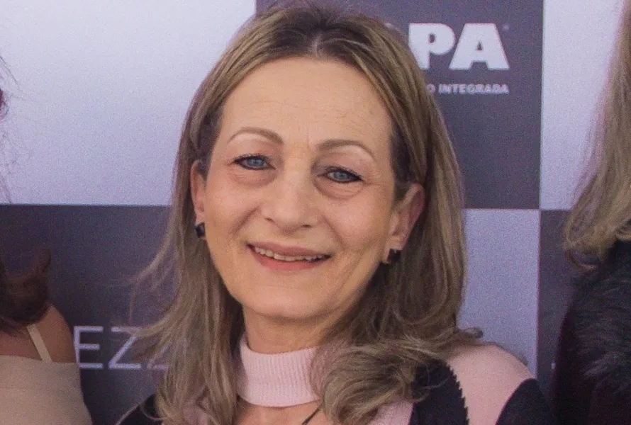Marisa Marchiori Moraes reserva o dia de hoje (8), para receber as felicitações pela chegada de seu aniversário. Da coluna RC os votos de alegrias e realizações.