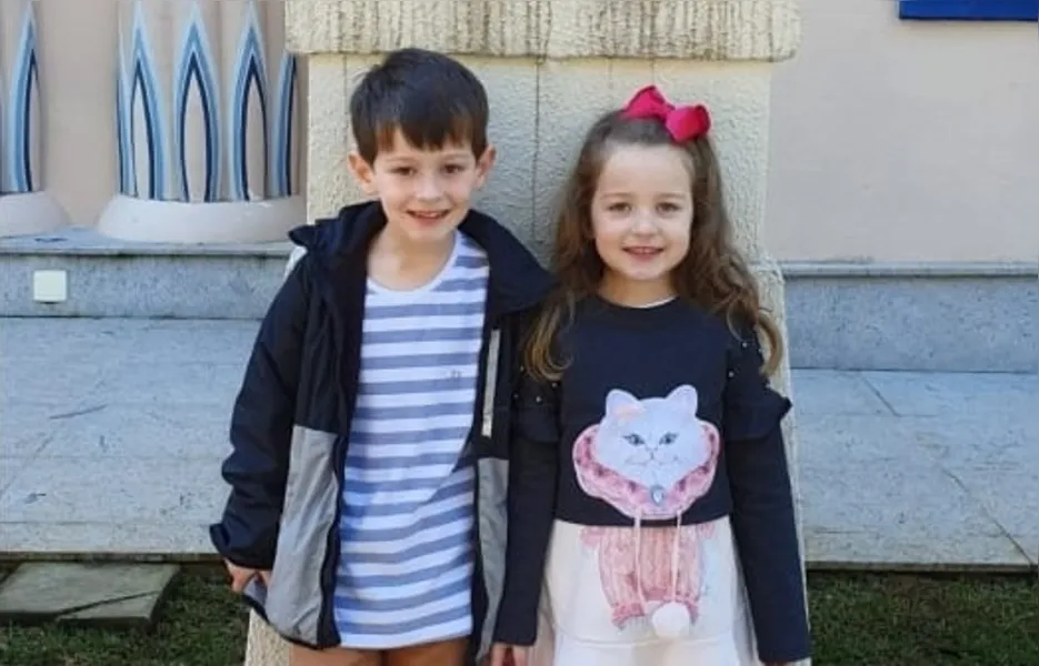 No último domingo (6), a pequena Ana Helena Haberland Deschk, filha do casal João Paulo e Denise Deschk celebrou a passagem de seu quinto ano de vida. No registro Ana Helena e seu irmão Luiz Gustavo. Da coluna RC os votos de alegrias.