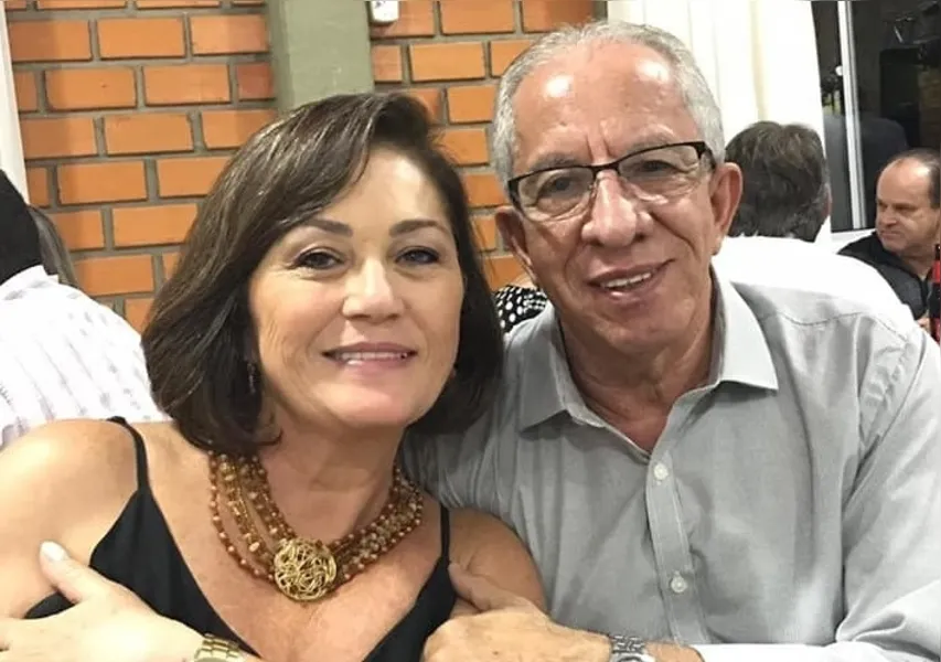  José Ruiter Cordeiro será muito cumprimentado pela passagem de seu aniversário nesta terça-feira (8). No registro, Ruiter como é conhecido pelos amigos, ao lado de sua namorada Elaine Zancanaro. Da coluna RC os votos de felicidades e realizações.
