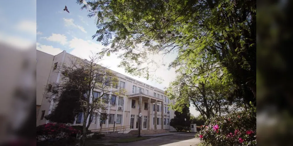 A carga horária da formação é de 5.760 horas, com duração de dois anos