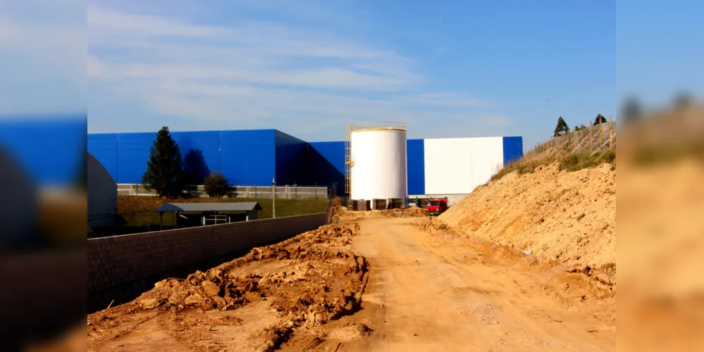 Empreendimento é edificado na Avenida Souza Naves, sentido centro. Construção terá 12,5 mil m², sendo 5,5 mil na área de vendas