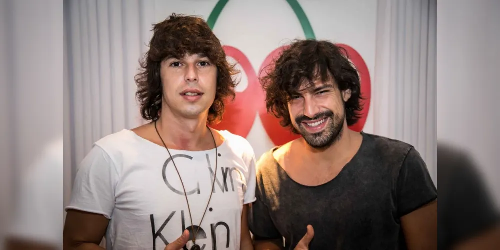 O duo já se apresentou em países como Alemanha, Inglaterra, Holanda, Espanha, França, Portugal, Irlanda, Croácia, além de grandes festivais como Rock in Rio, Loolapalooza, Ultra Music e EDC