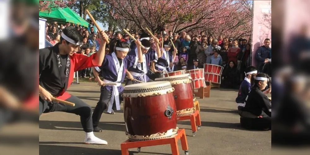 Neste fim de semana acontece o 16º Festival Paranaense de Taiko em Ponta Grossa, que deverá reunir centenas de pessoas no Parque Ambiental nos dias 11, 12 e 13 de outubro.
