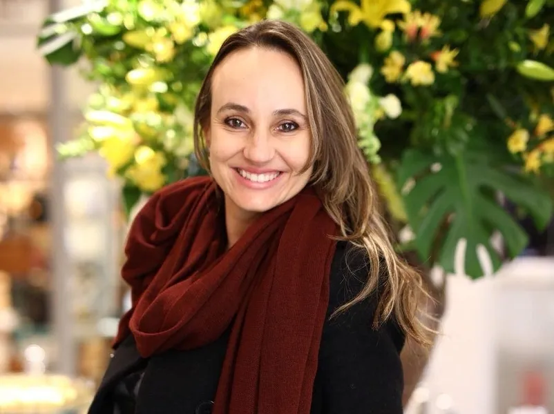 FELICITAÇÕES - A bela e competente Caroline Schaffka Teixeira de Sá também receberá as felicitações pela troca de idade nesta quinta-feira (24). Da coluna RC os votos de realizações e felicidades.