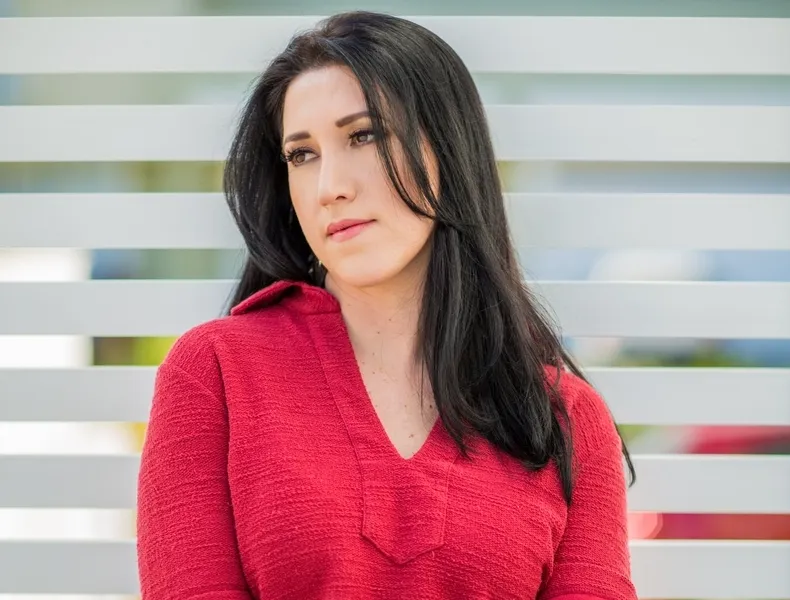 FELICITAÇÕES. A consagrada designer de moda, Fernanda Nadal, celebra no domingo (27) a passagem de seu aniversário. Fernanda com seu espírito arrojado sempre impecável veste e calça muitas mulheres elegantes da região para momentos especiais. Da coluna RC os votos de sucesso e alegrias. 