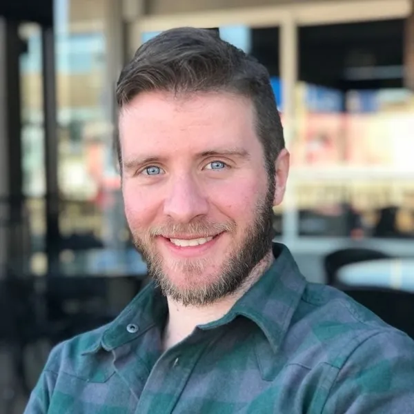 TROCA DE IDADE - O fisioterapeuta Leandro Bakun receberá as felicitações pela passagem de seu aniversário neste domingo (27). Da coluna RC os votos de realizações e felicidades.