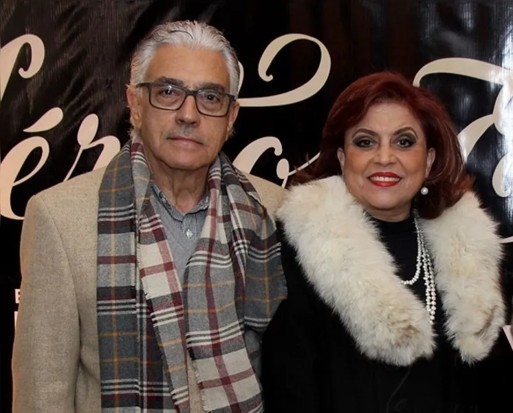 BRINDE A VIDA.  Iclea Saliba Cunha reserva a próxima terça-feira (29), para celebrar mais um ano de vida. Curtindo o papel de avó em boa parte dos seus dias, Iclea é presença destacada nos mais importantes eventos empresariais e filantrópicos da cidade e ainda encontra tempo para atuar na diretoria do Clube Ponta Lagoa. No registro, Iclea com seu marido Irapuan Cunha. Da coluna RC os votos de muita saúde e realizações! 