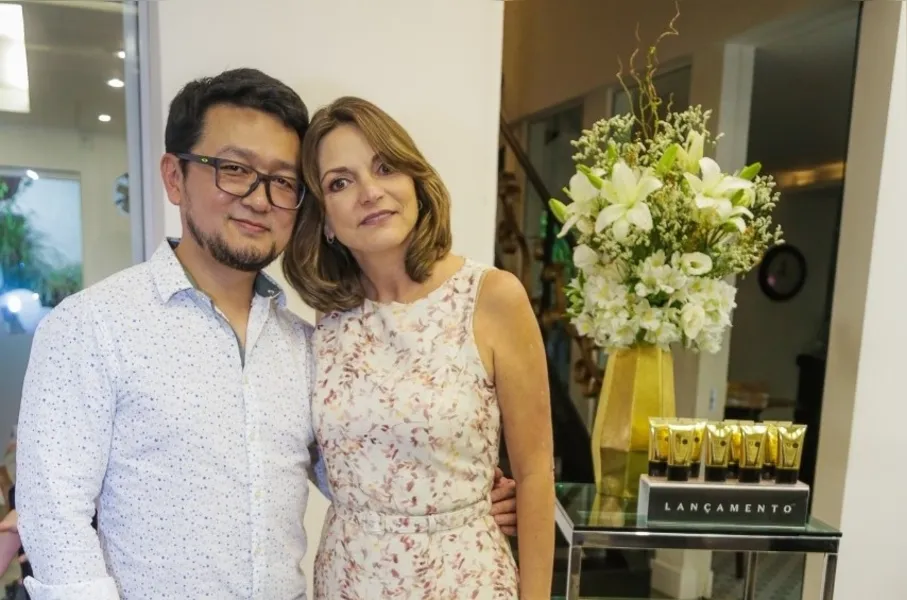 Sérgio Ueque e Mayra Perlin