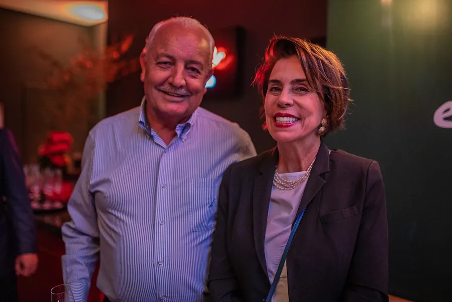Uma das mulheres mais atuantes no setor agrícola dos Campos Gerais, Sandra Queiroz, receberá as felicitações pelo seu aniversário nesta sexta-feira (8). Sempre a favor dos temas ligados a agricultura, Sandra, já ocupou diversos cargos importantes na gestão pública e em entidades do setor sempre buscando o dialogo e trazer à tona as discussões sobre o desenvolvimento da agricultura regional. Da coluna RC os votos de alegria e muitas realizações em sua caminhada.
