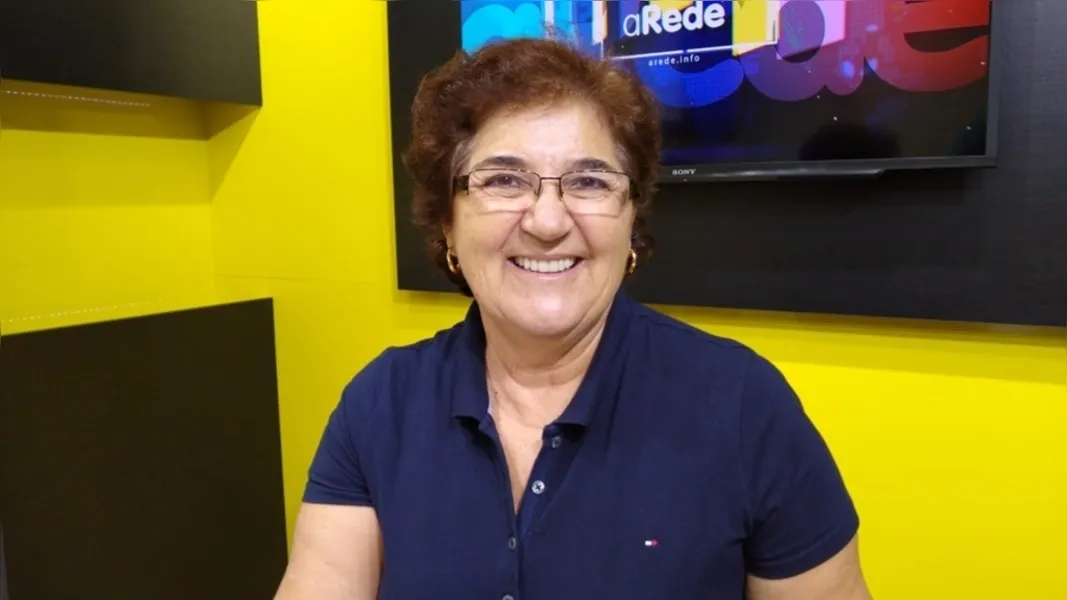 A professora Esméria Saveli será muito cumprimentada pela passagem de seu aniversário nesta sexta-feira (8). Esméria é a atual Secretária de Educação de Ponta Grossa, grande aliada do projeto de política educacional do Prefeito Marcelo Rangel. Da coluna RC os votos de prosperidade e sucesso.