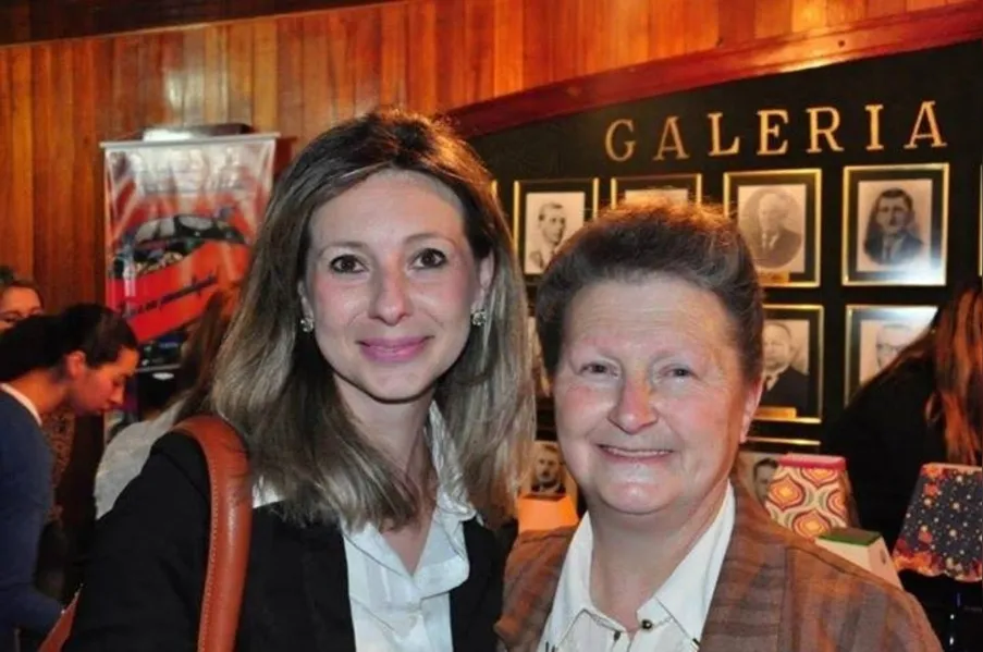 A advogada Luciana Reusing também é uma das aniversariantes desta sexta-feira (8). No registro especial, Luciana ao lado de sua mãe, Mirian Reusing. Da coluna RC os votos de alegrias e sucesso.