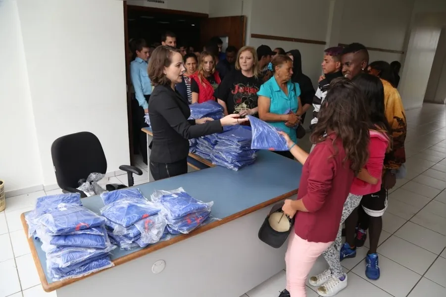 Jovens participam de oficinas sobre HIV, IST e Gravidez