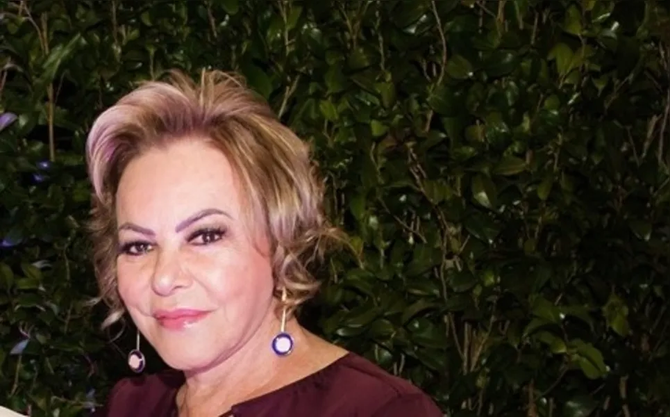 FELICITAÇÕES - Amine Roth Bazzi será muito cumprimentada pela passagem de seu aniversário nesta sexta-feira (13). Amine com sua simpatia e elegância, é presença confirmada nos eventos mais badalados de nossa cidade. Da coluna RC os votos de realizações.