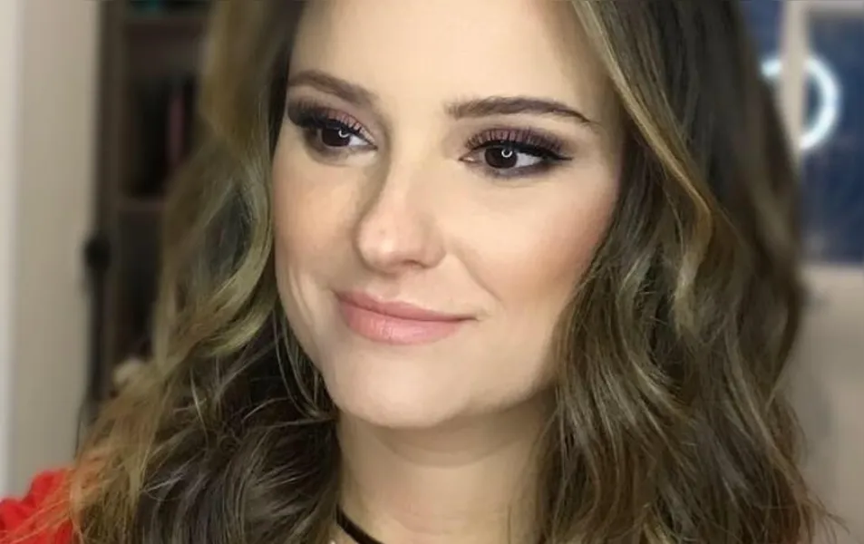 A empresária Vanessa Gregorczyk Garofani receberá as felicitações pela passagem de seu aniversário na próxima segunda-feira (16). Vanessa responde pela badalada franquia de acessórios Maria Dolores em nossa cidade, que vem cada dia mais conquistando as mulheres da nossa região. Da coluna RC o desejo de sucesso e felicidades.