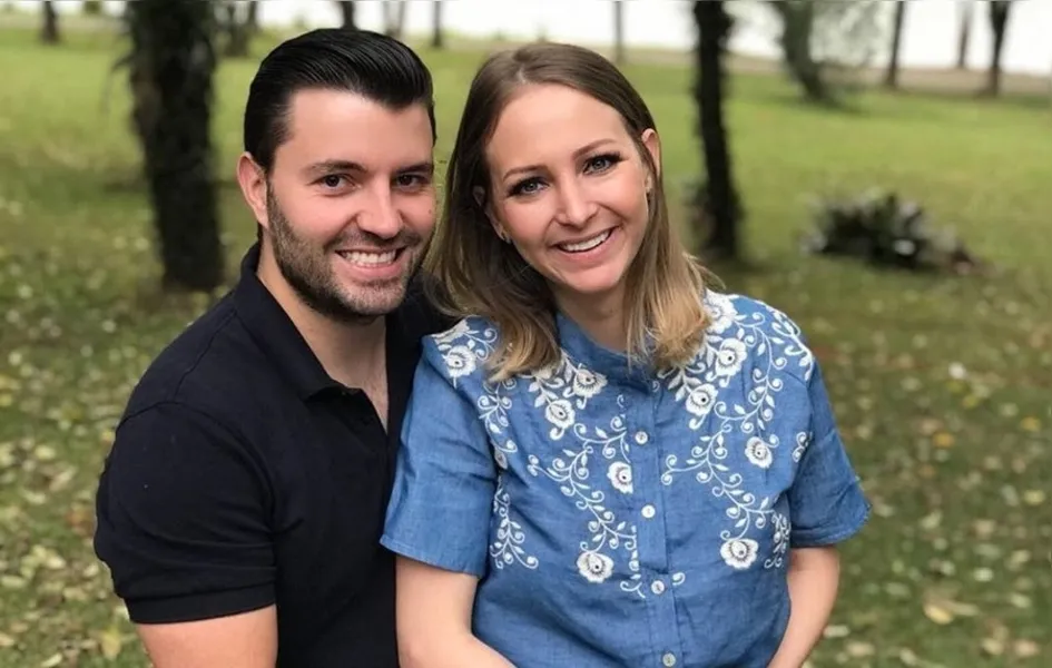 BRINDE A VIDA - A advogada Carla Marilia Blum reserva a segunda-feira (16), para receber os cumprimentos pela troca de idade. No registro Carla e seu marido João Alfredo Morgado. Da coluna RC os votos de realizações.