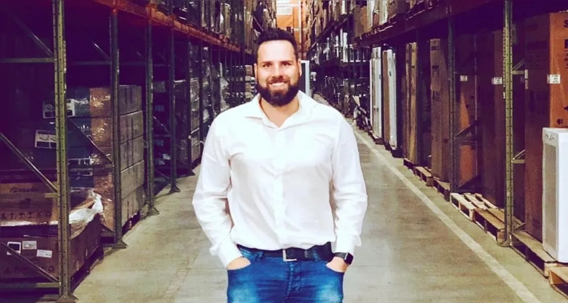 BRINDE A VIDA - O empresário Jorge Pauliki receberá as felicitações pela passagem do aniversário nesta quarta-feira (18). Da coluna RC os votos de alegrias e sucesso.