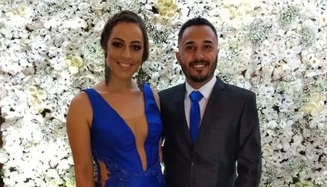 NIVER -  Mariana Cristina Dall’Acqua de Oliveira receberá as felicitações pela troca de idade neste sábado (4). No registro, Mariana e o namorado Jonathan Penteado da Silva. Da coluna RC os votos de prosperidade e felicidades. 