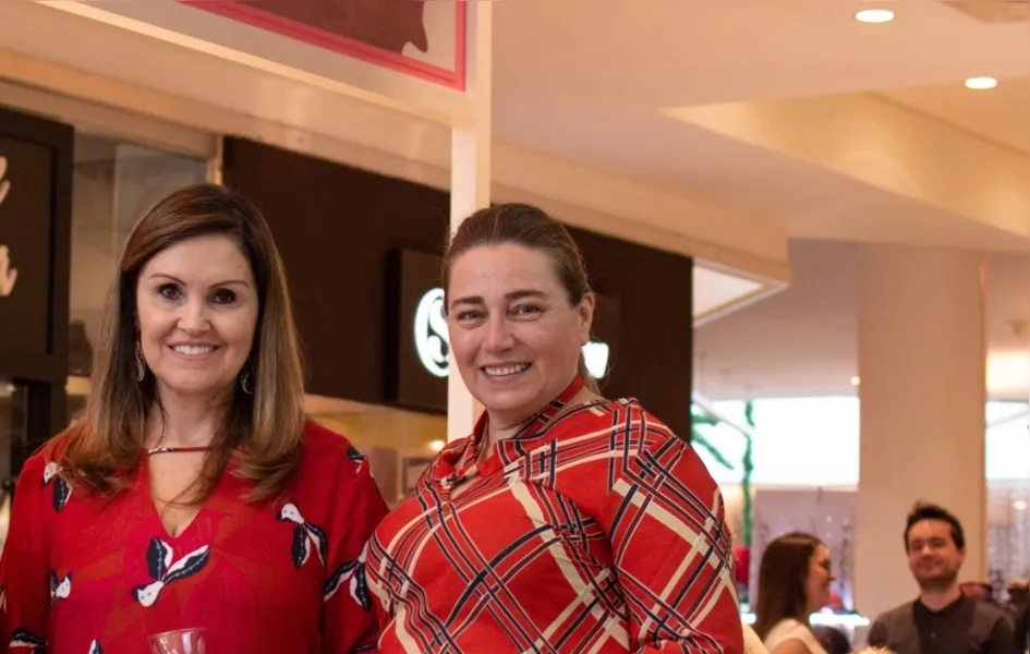 BRINDE A VIDA - Sonia Roth celebra no domingo (5), a passagem do seu aniversário. Sonia que é uma das mulheres atuantes da sociedade participa com generosidade de várias causas beneficentes. Da coluna RC os votos de alegrias e saúde.