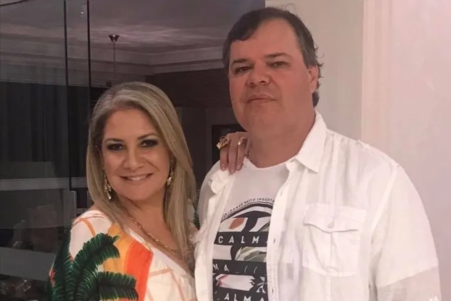 BDAY – A competente profissional da odontologia Jeanne Schmidt Leal será muito cumprimentada hoje (11) pela passagem de seu aniversário. No registro especial, Jeanne ao lado de seu marido Vinicius Leal. Da coluna RC os votos sucesso e prosperidade.