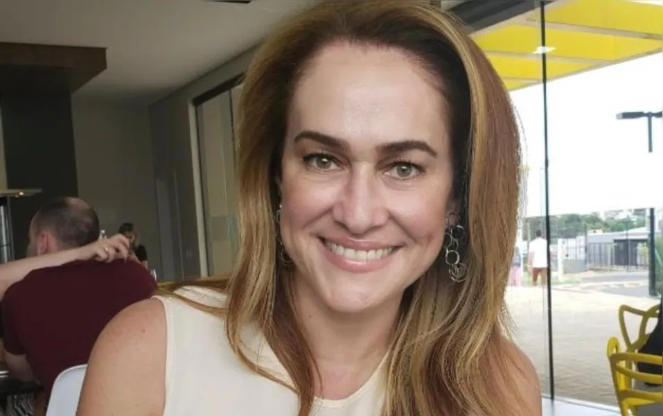 A Diretora de Marketing do Shopping Palladium, Maura Muller, recebe nesta terça-feira, 14, os votos de felicidade por mais um aniversário. Maura sempre dinâmica e inovadora é uma das mais admiradas profissionais de Marketing da cidade, realizando um contínuo trabalho de fomento ao varejo no shopping mais badalado dos Campos Gerais. Da coluna RC o desejo de continuas alegrias e realizações.